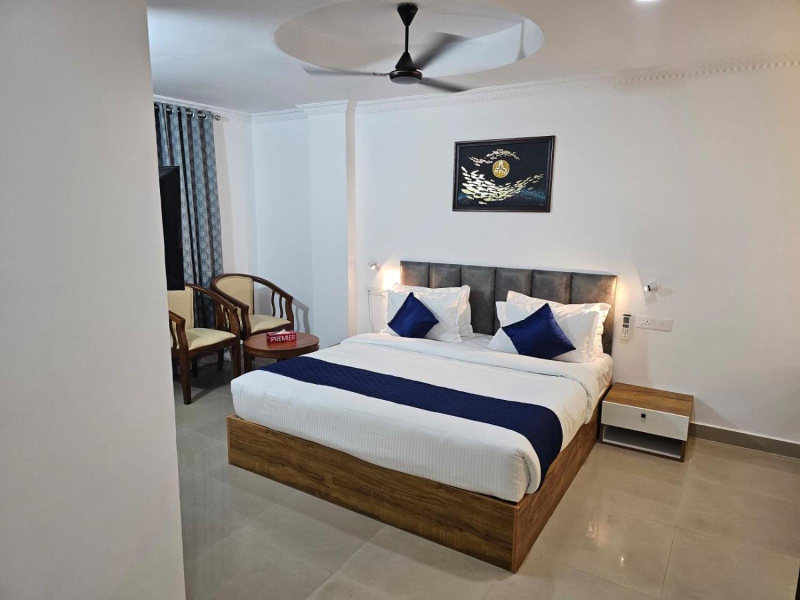 Pearl Residency Hotel Ayoor Exterior photo